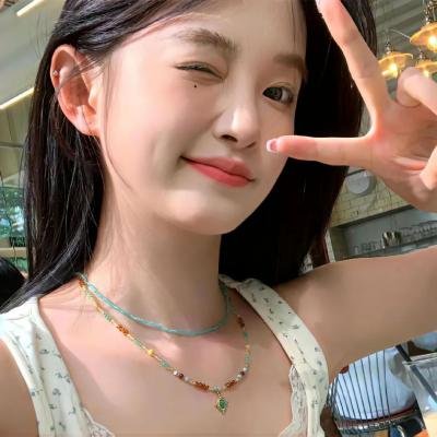 小鬼头上的女人